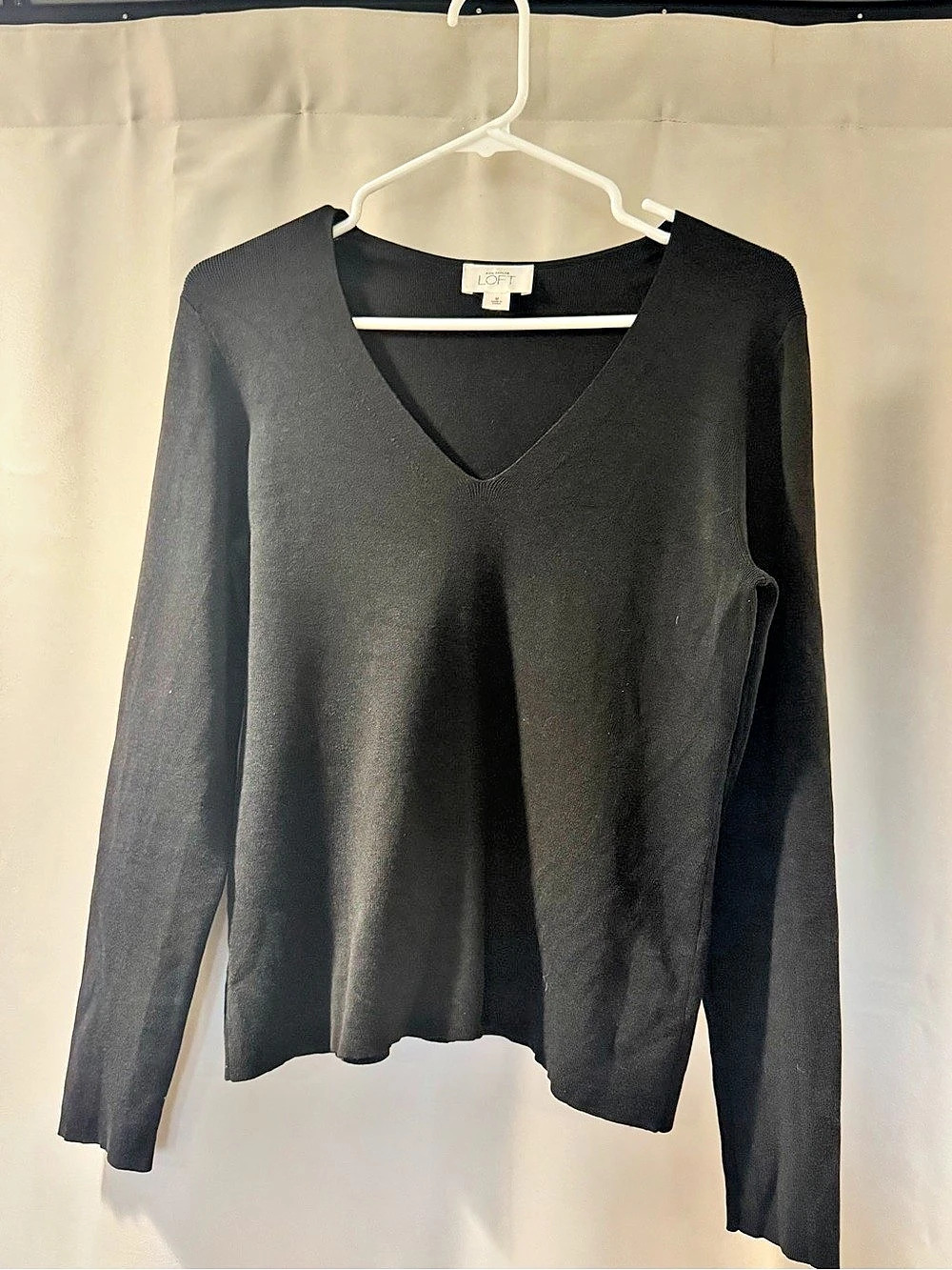 Ann Taylor LOFT Black V-Neck Silk Blend Size Medium